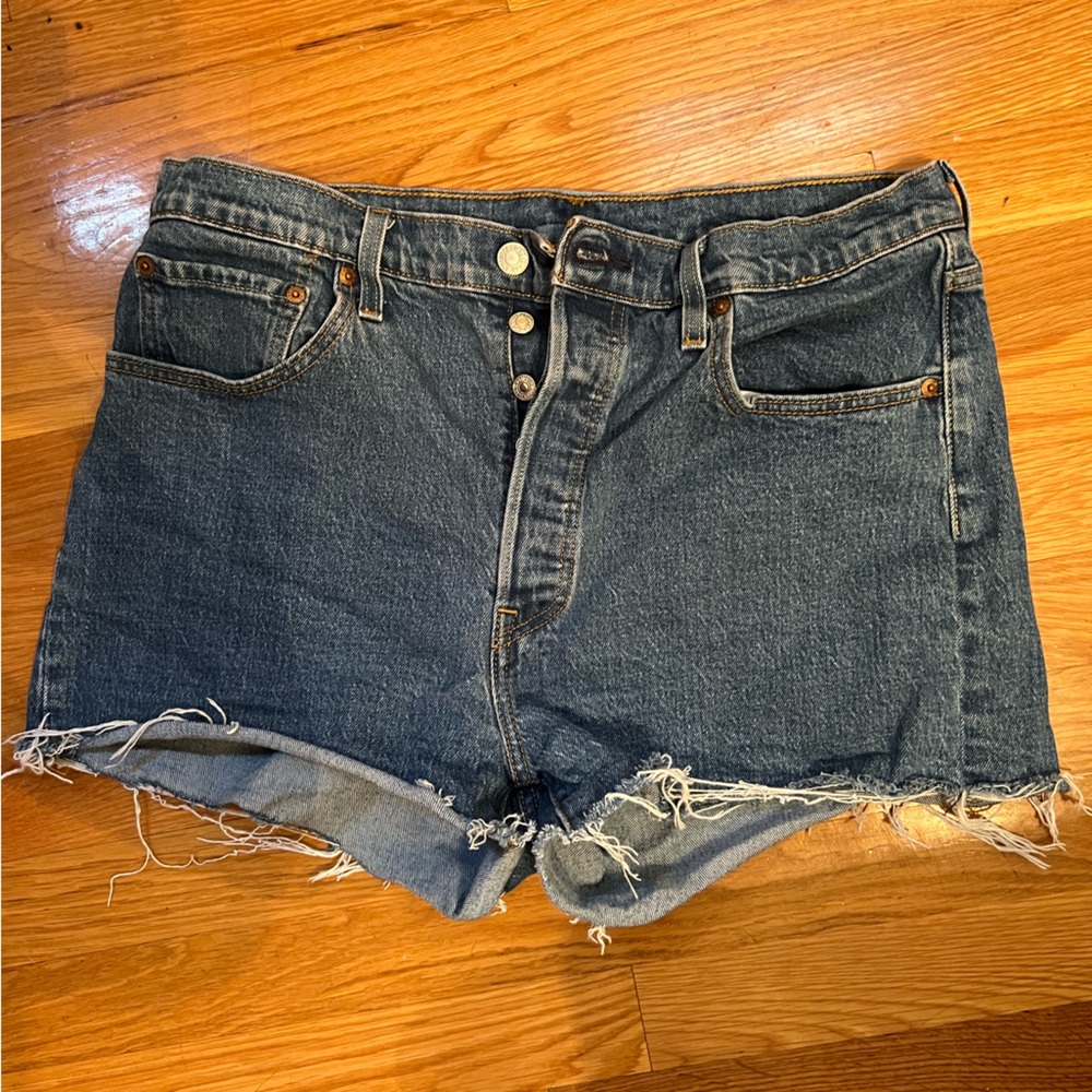 501 Levi’s blue denim shorts